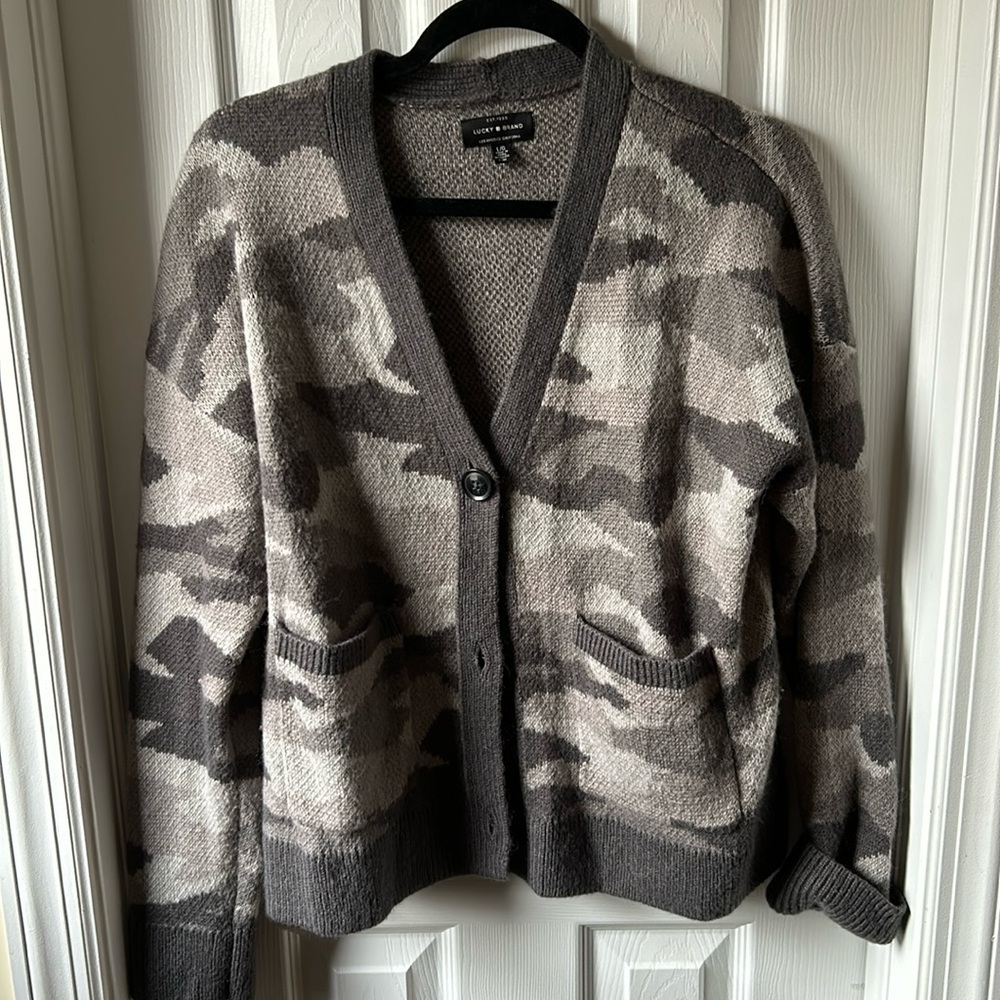 Like new camo lucky brand sweater